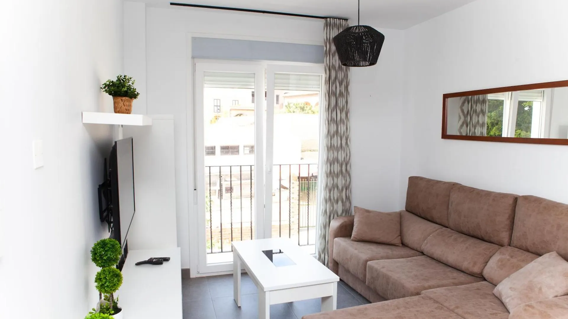 Apartamentos El Chorrilllo Almayate Bajo Apartment